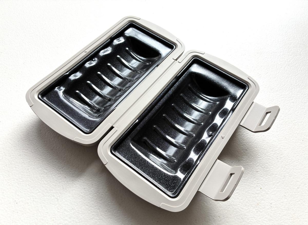 3COINS「KITINTO電子レンジ用ハーフホットサンドメーカー」