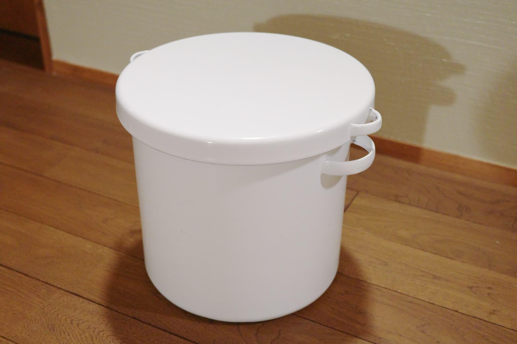 2年以上愛用している野田琺瑯「ラウンドストッカー 」。米びつ選びに