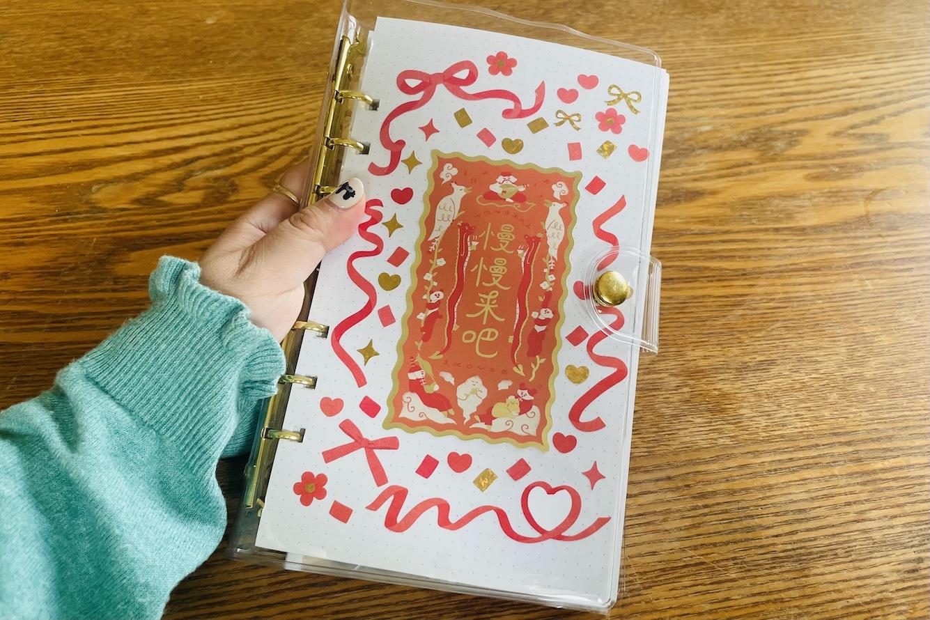 交換せずに、眺めるだけでも楽しい。集めたステッカーやシールで「大人