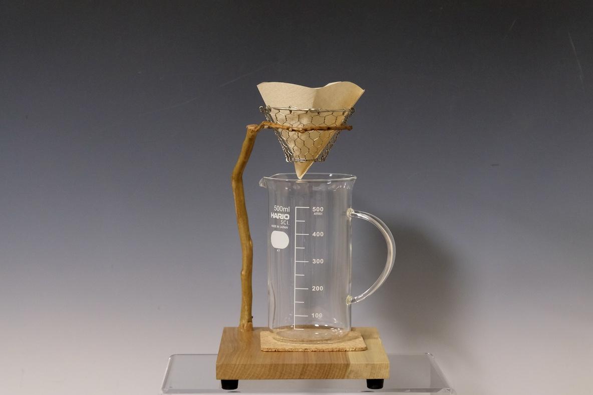 丁度良さそうな枝”を拾ったことをキッカケに、コーヒーのドリップ