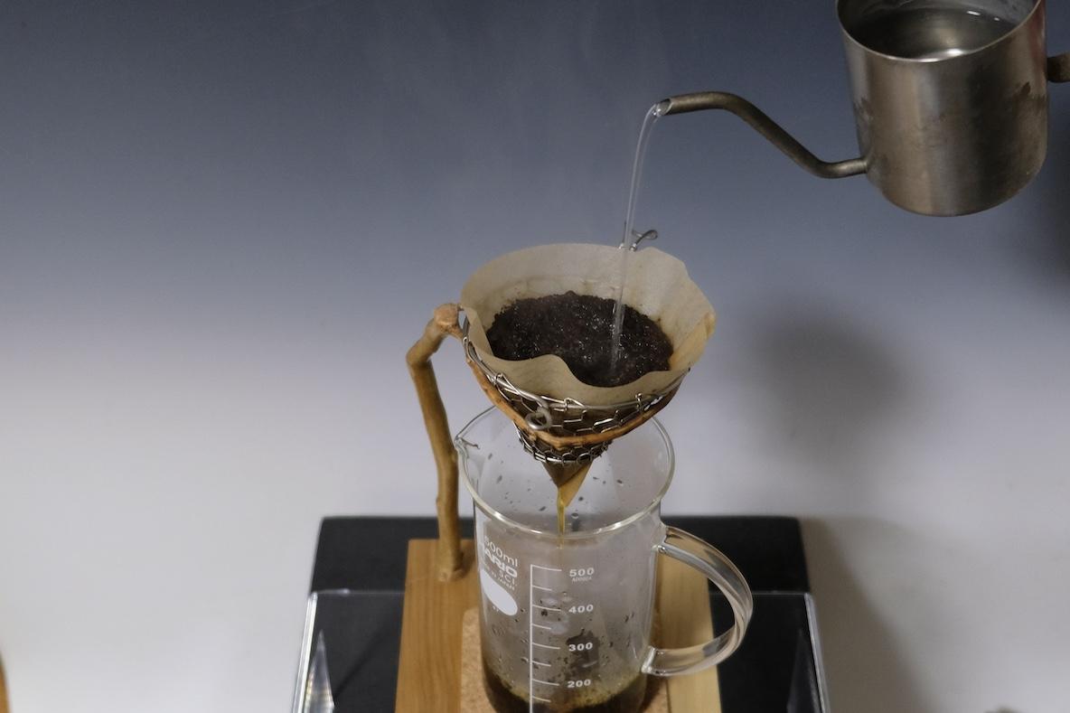 丁度良さそうな枝”を拾ったことをキッカケに、コーヒーのドリップ