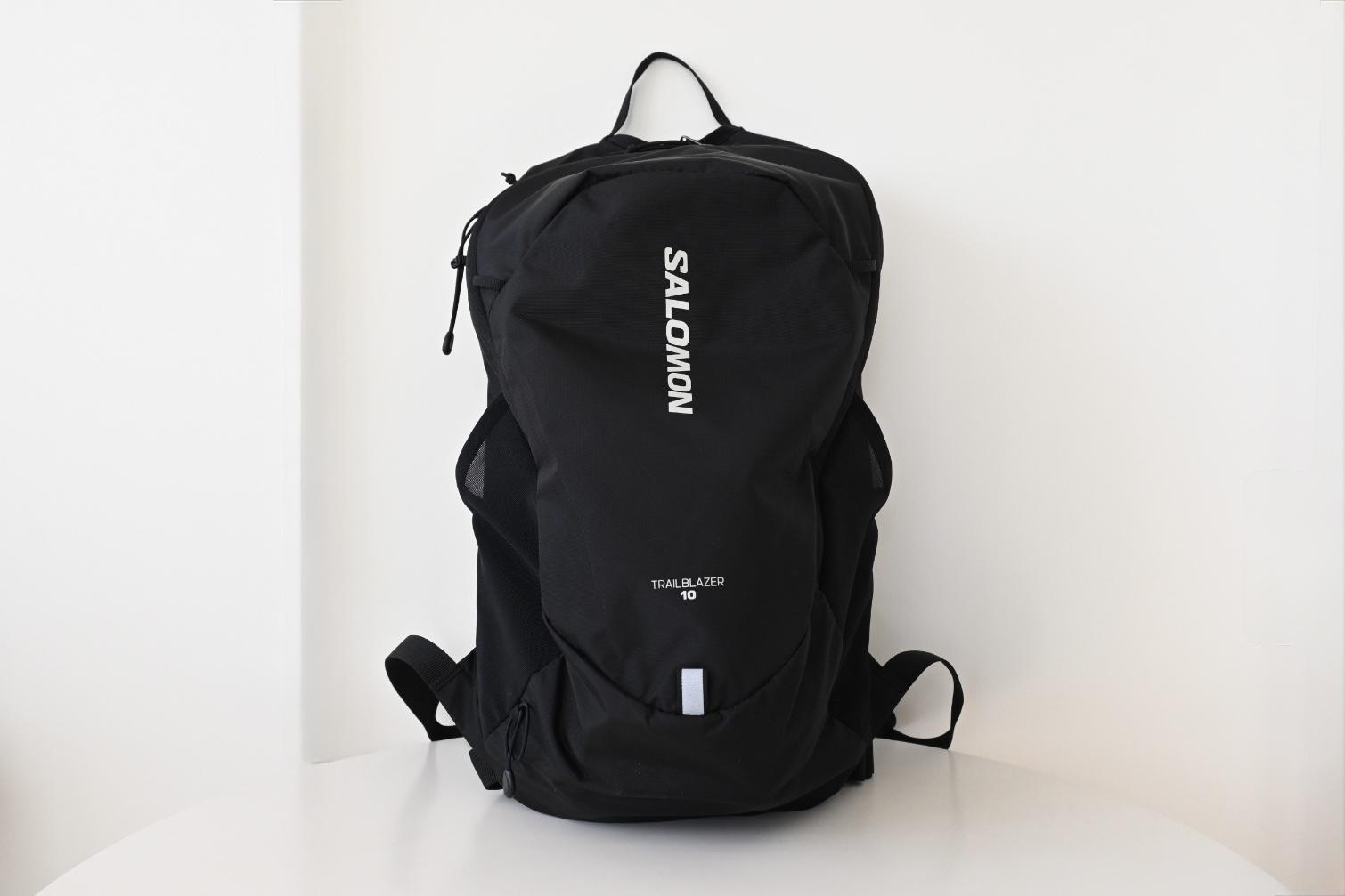 コンパクトなのにノートPCも入る、サロモンの「TRAILBLAZER 10」。通勤