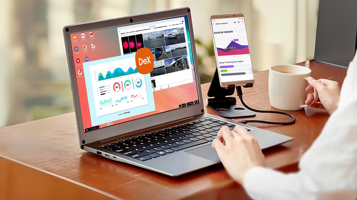 こんな使い方あったんだ！ スマホがキーボード内蔵モニターでノートPC 