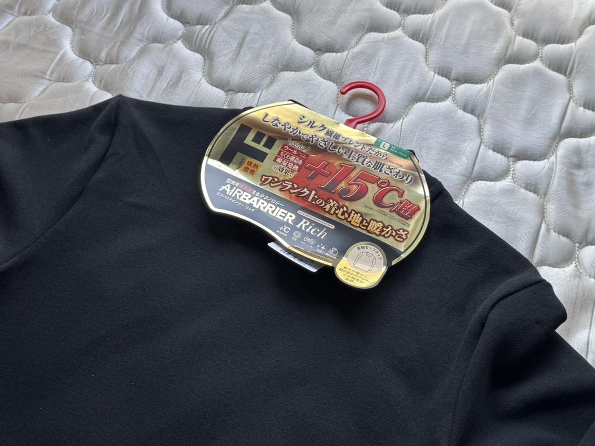 ドン・キホーテ「エアバリアインナーRICH 長袖モックネック」