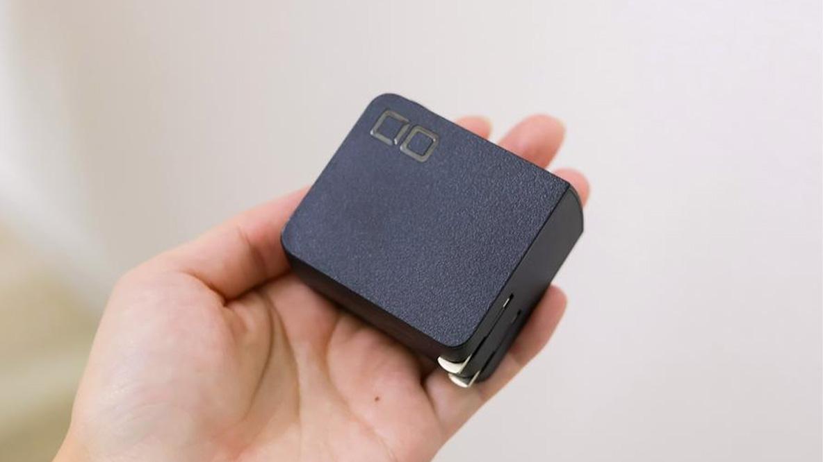 手のひらサイズのCIOの充電器で忘れものも減ったよ！このコンパクトさ