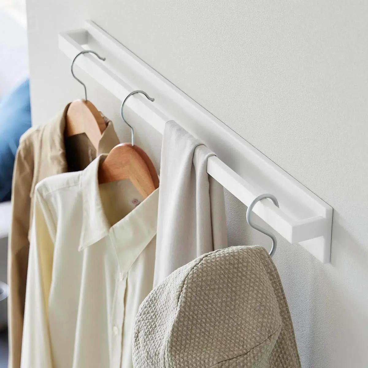 山崎実業 「壁付けハンガーバー タワー」活用イメージ