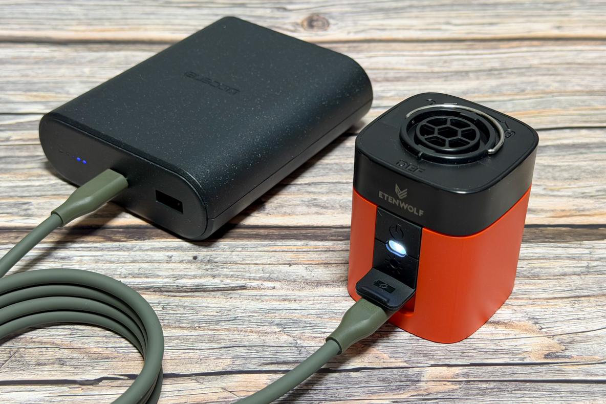 約3,000円でも実用的！ Amazonで見つけた「ライト付き小型電動ポンプ