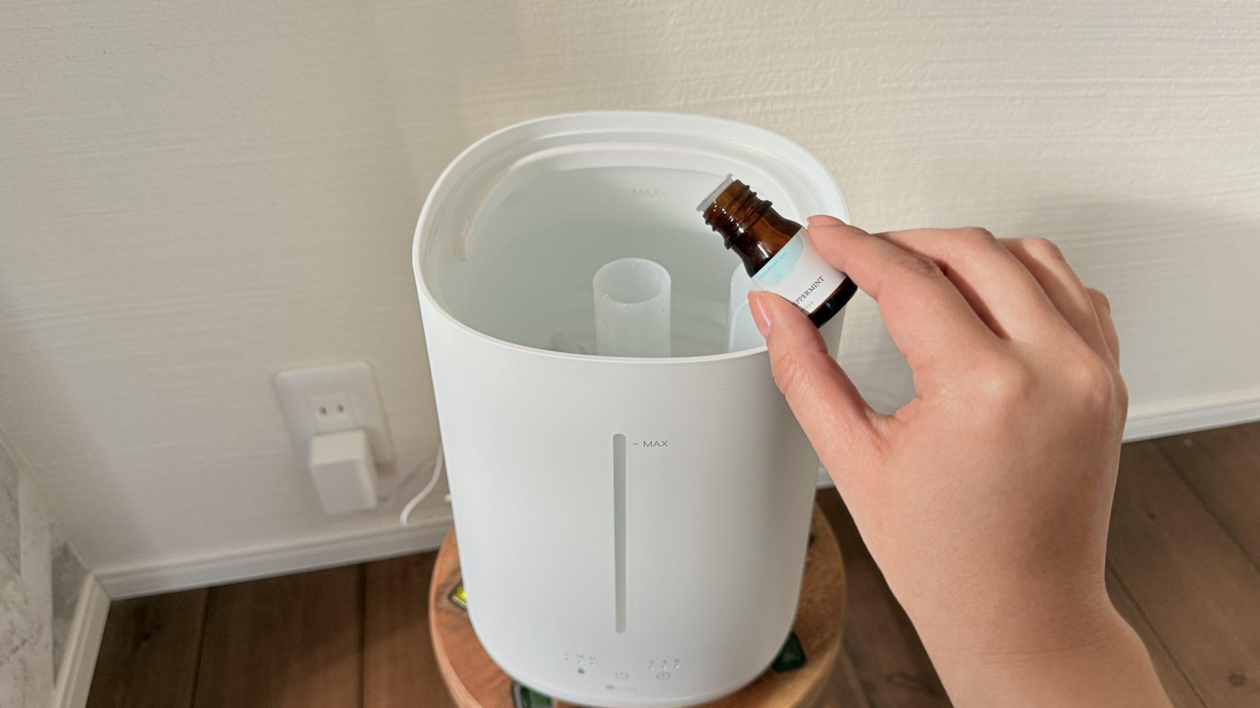 置き型加湿器 ホワイト ニトリの加湿器の使ってみたら、給水が面倒くさくないし「アロマ対応