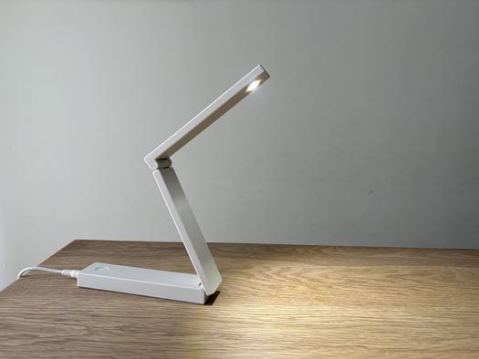 無印良品の「LEDモバイルライト」、一家に一台持っておくといい逸品で