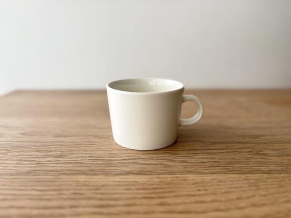 引っ越してすぐ、イッタラのティーマを5セット購入。6年経った今も愛用