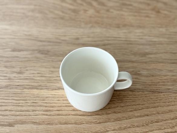 引っ越してすぐ、イッタラのティーマを5セット購入。6年経った今も愛用