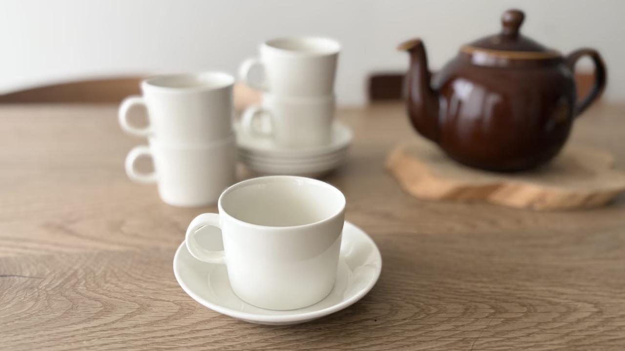 引っ越してすぐ、イッタラのティーマを5セット購入。6年経った今も愛用