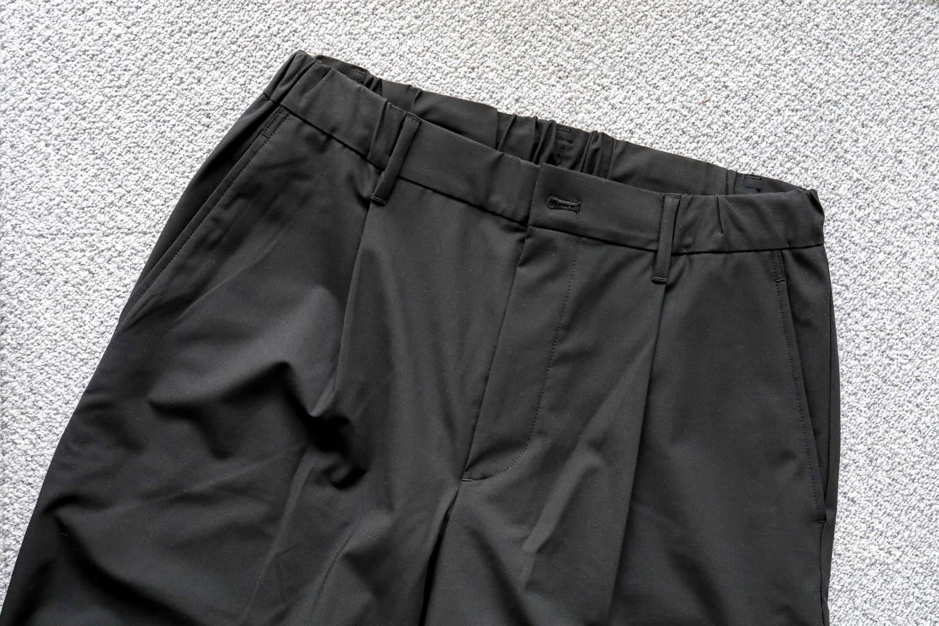 無印良品の「乾きやすいワイドパンツ」は、名前の通り部屋干し派の
