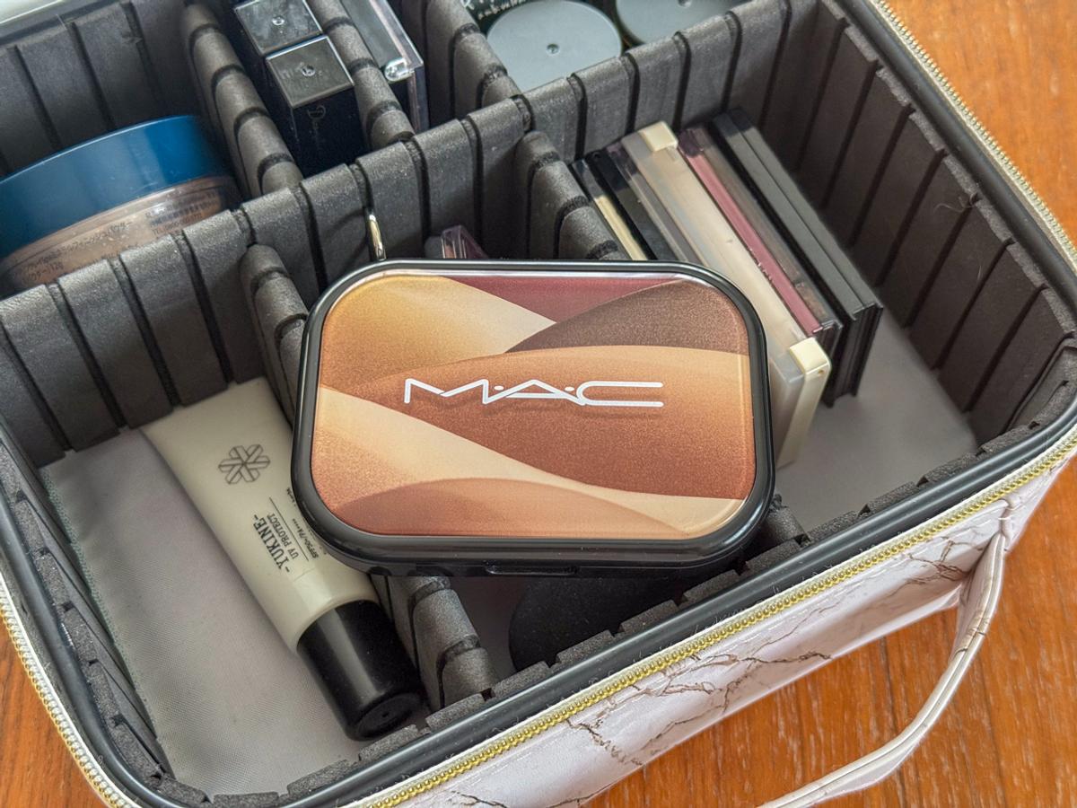 MAC「コネクト イン カラー アイシャドウ パレット」