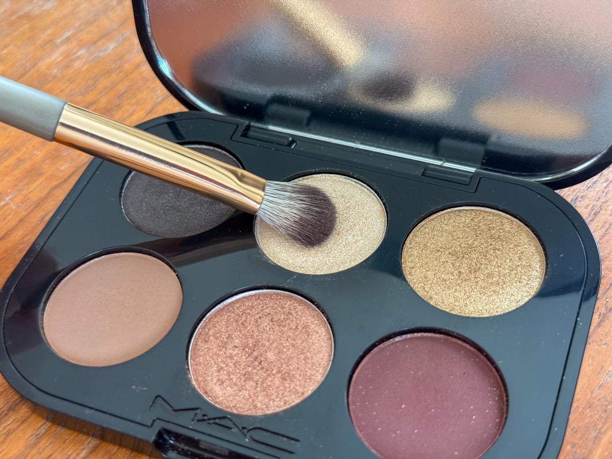 MAC「コネクト イン カラー アイシャドウ パレット」