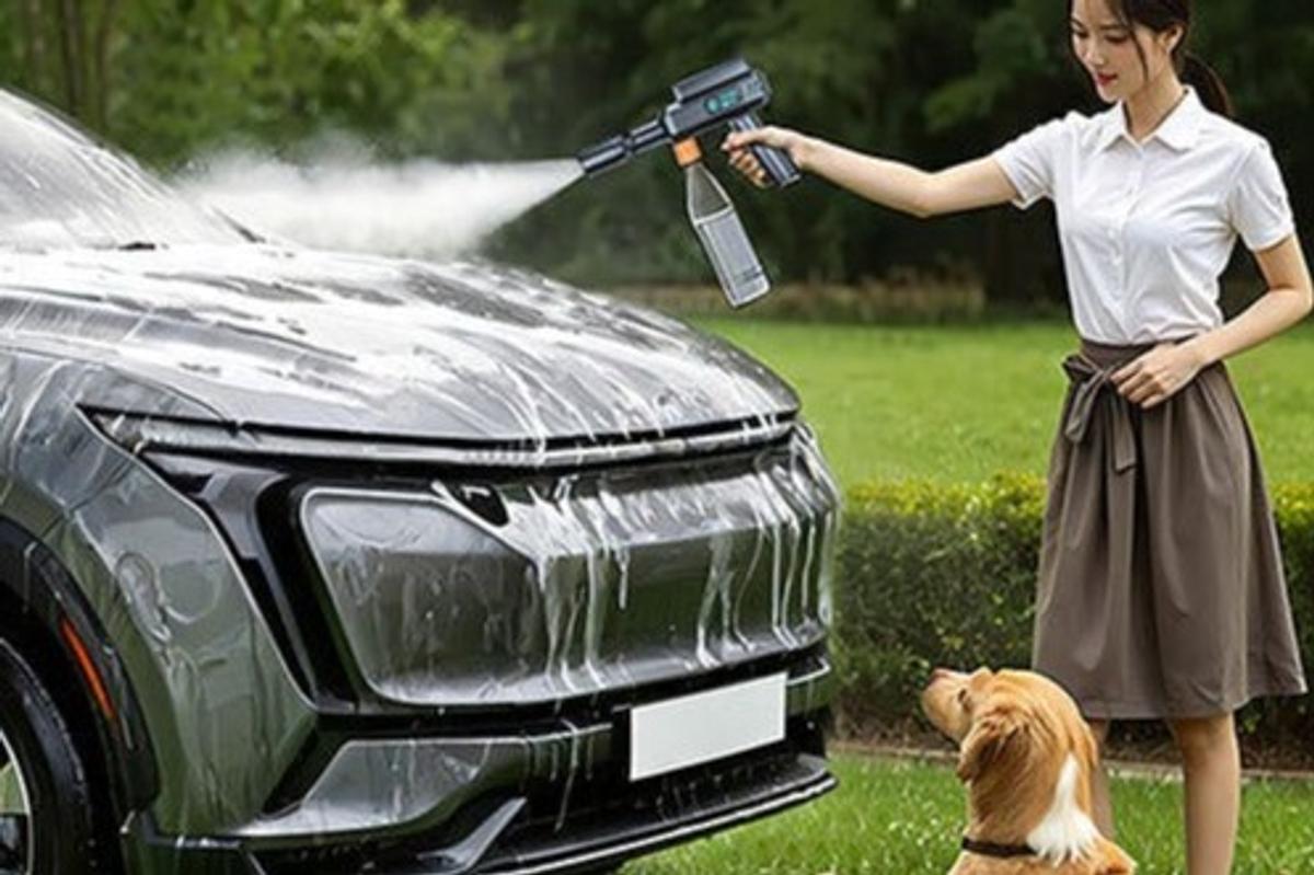 高圧洗浄機の「重くて面倒」を解消。折りたたんでコンパクトにしまえる