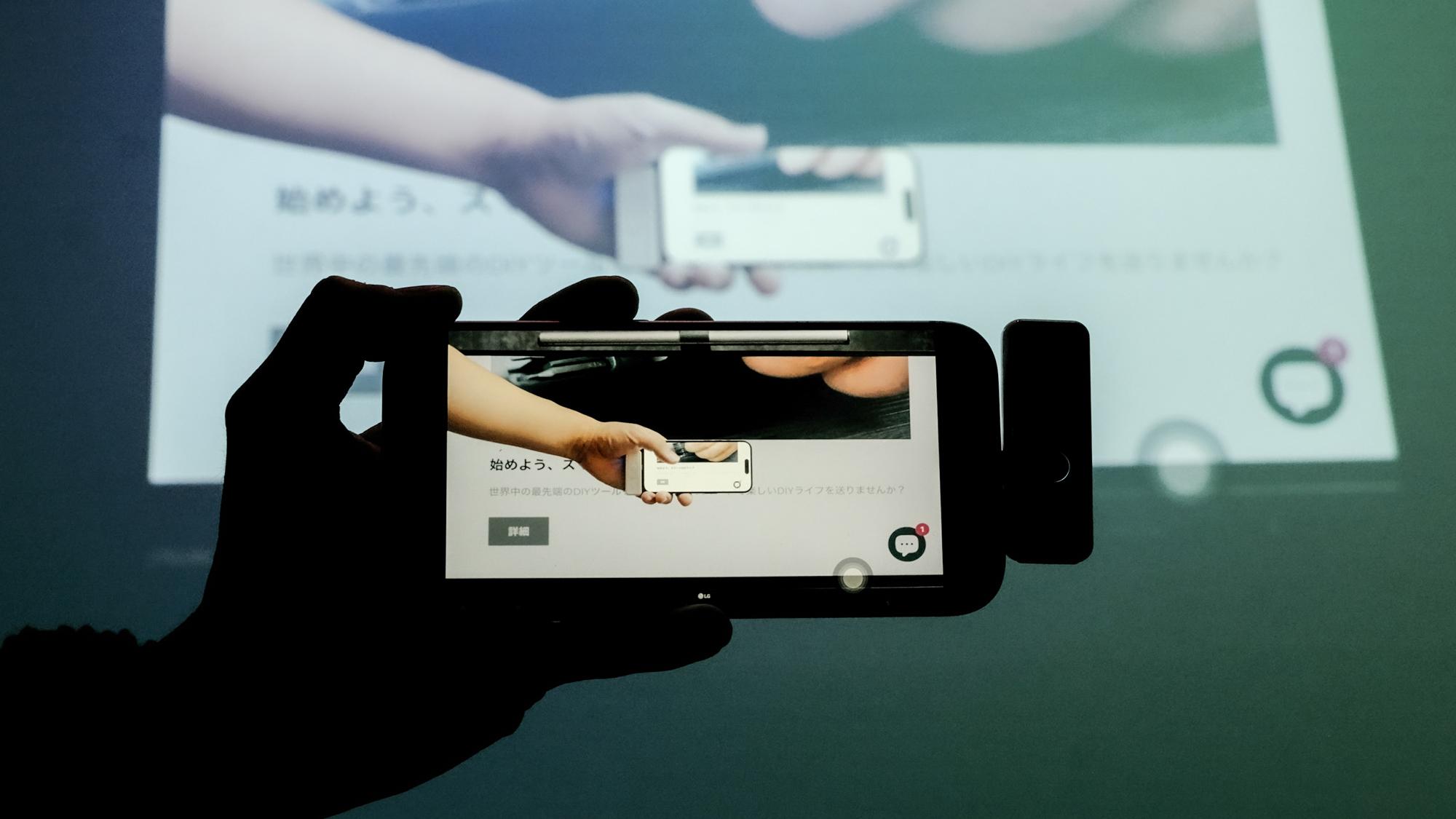 テレビ不要でYouTubeも見れる！ ポータブルプロジェクター「HOTACK T03