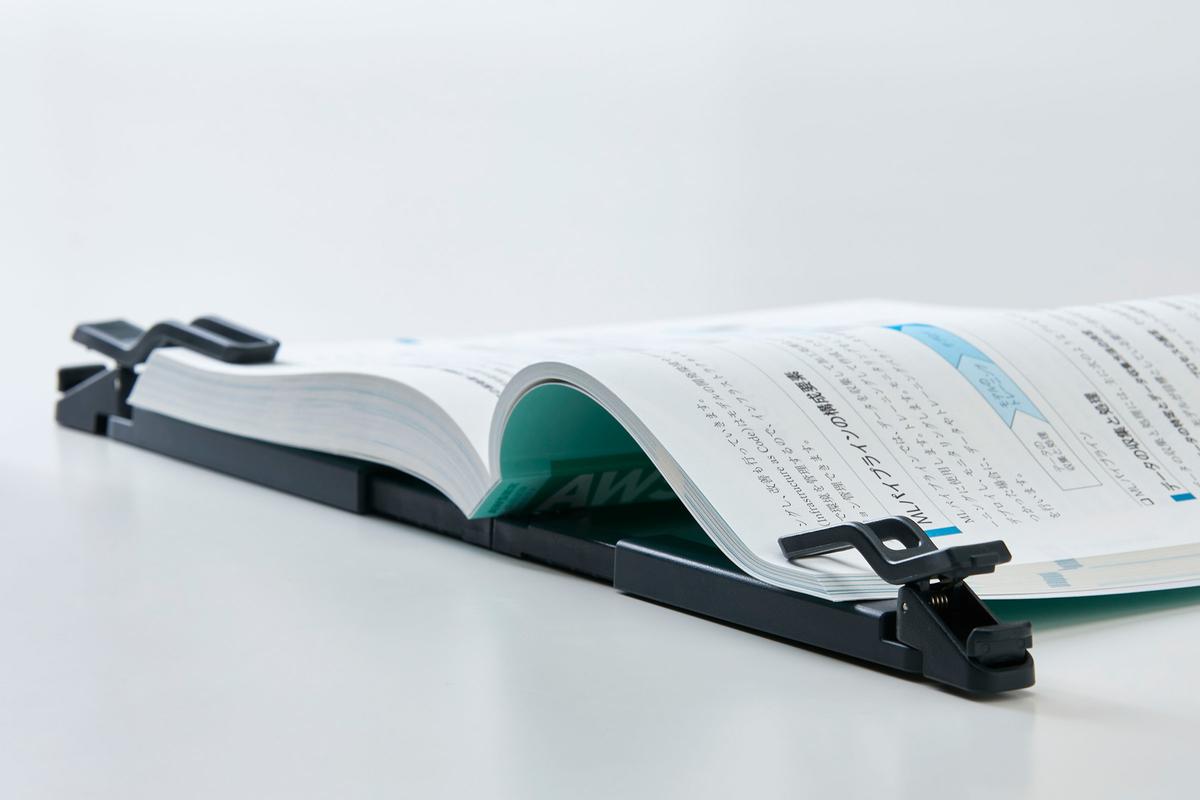 机の上に置かれたテキスト