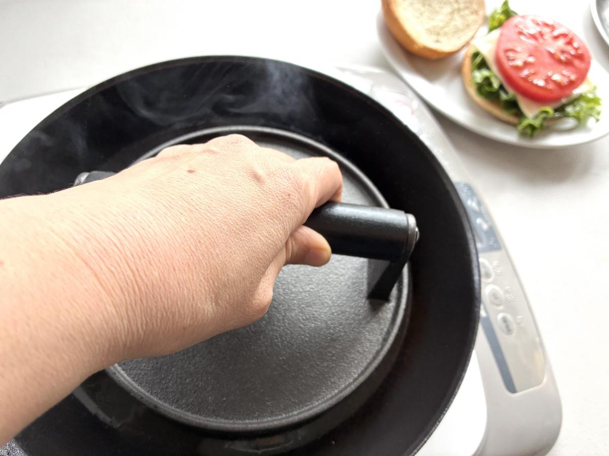 Amazonベーシック　肉プレス丸型