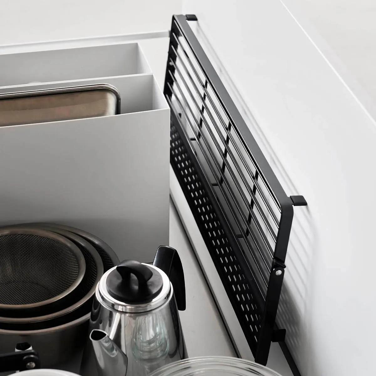 山崎実業「シンク上スリム水切りラック タワー シリコーントレー付き」を畳んだ様子