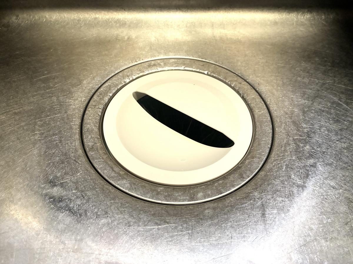 「水切りネットホルダー付き排水口カバー　タワー　ホワイト」