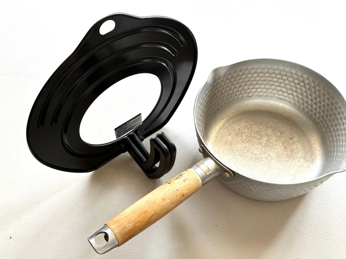 ニトリ「立ってたたんで収納できるフライパン蓋・鍋蓋　16・18・20㎝用」