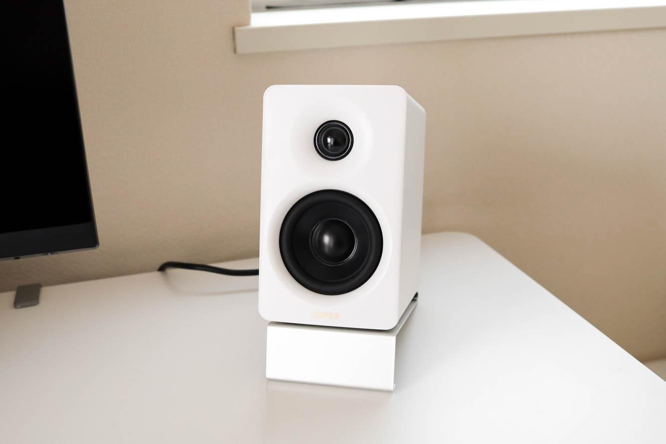圧迫感のないスピーカー”を探しているならこれ。「EDIFIER M60」は
