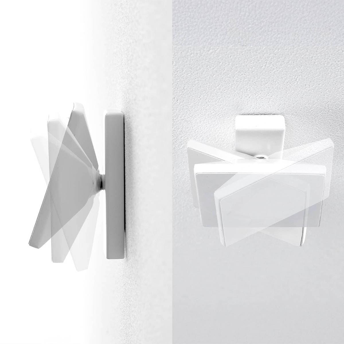 山崎実業の「角度が調節できる壁付けスマホホルダー タワー」の角度がいろいろ変えられるところ