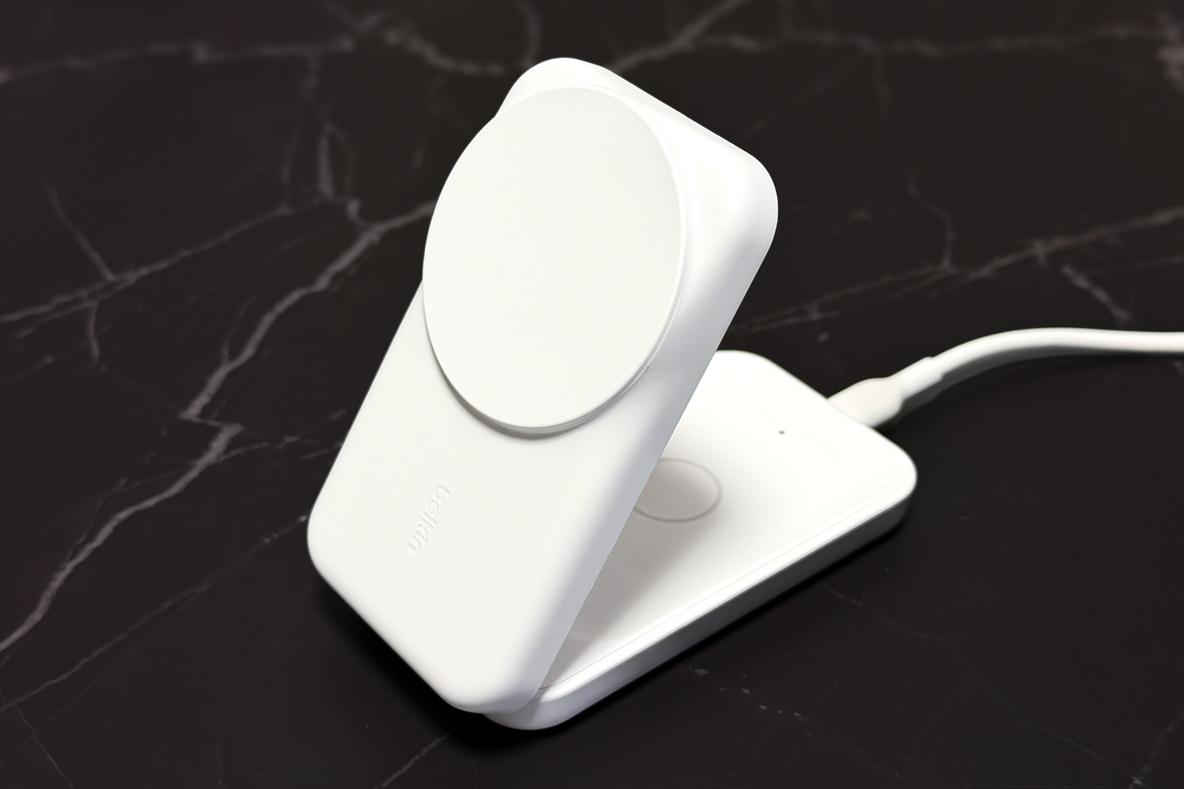 Appleユーザーが後悔しない充電器はこれ。3台に同時に急速充電、しかも