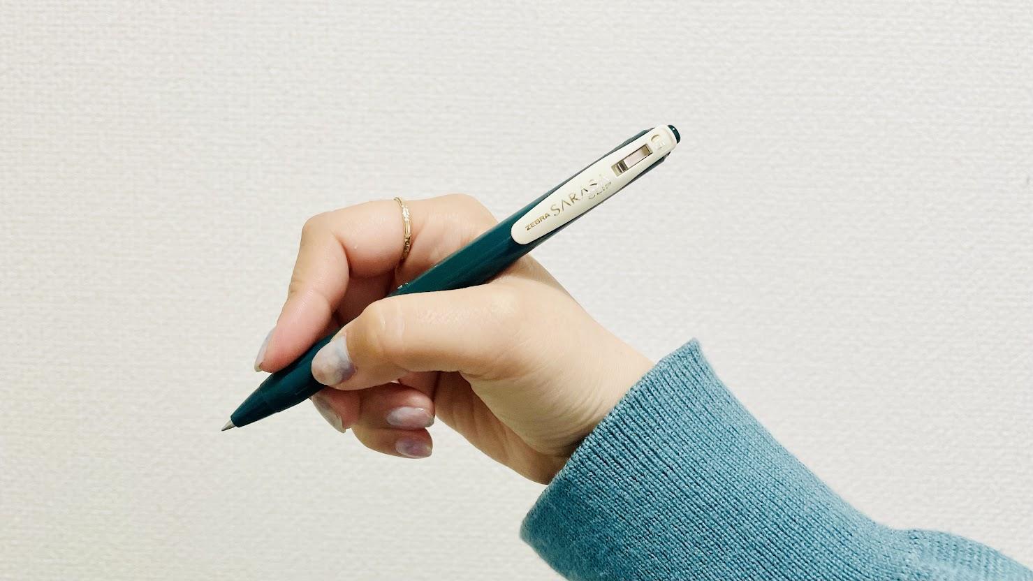 真っ黒のペンをあえて手放す。サラサクリップの「グリーンブラック」を
