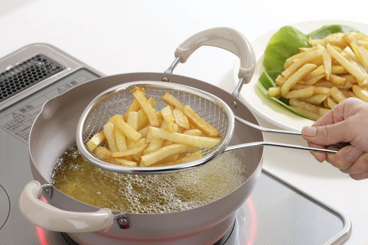 下村企販「ママクック 油切りストレーナー」