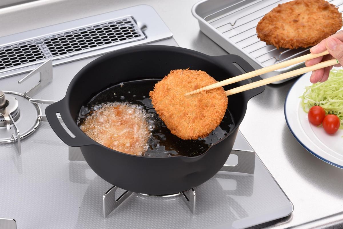 下村企販「継ぎ目のない鉄の揚げ鍋(22cmタイプ)」