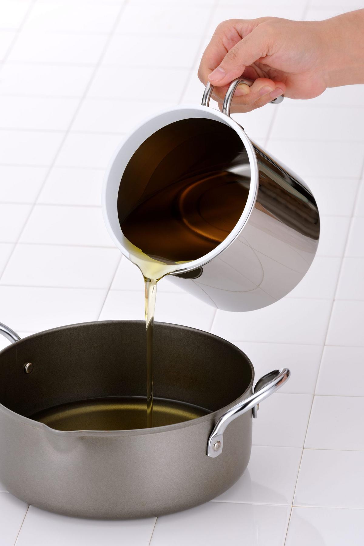 下村企販「ステンレス製カートリッジ式オイルポット 0.6L」