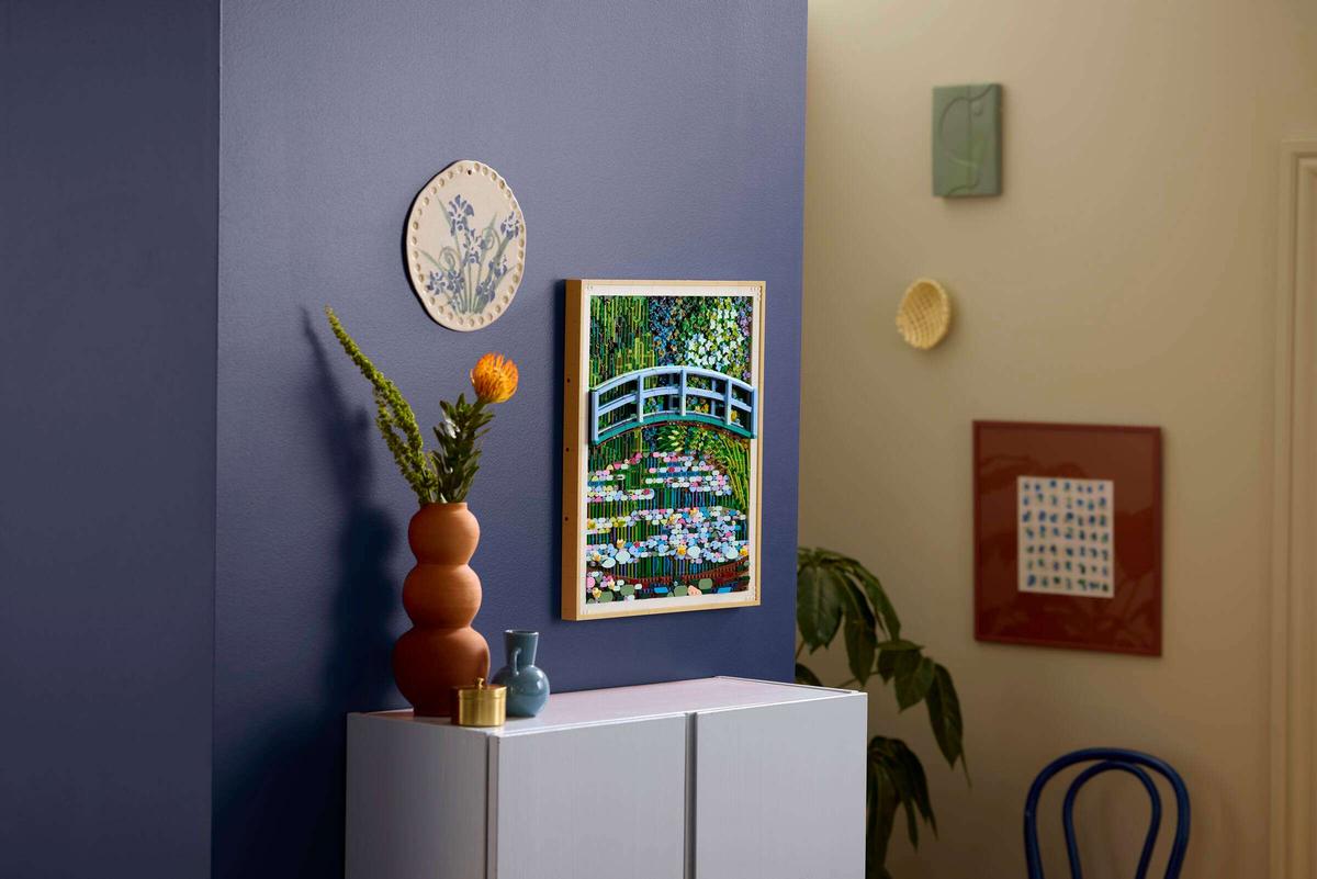 壁に飾られたレゴアート