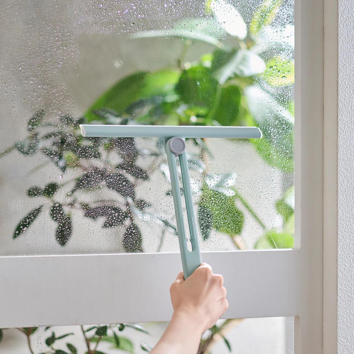 水切りするスキージー