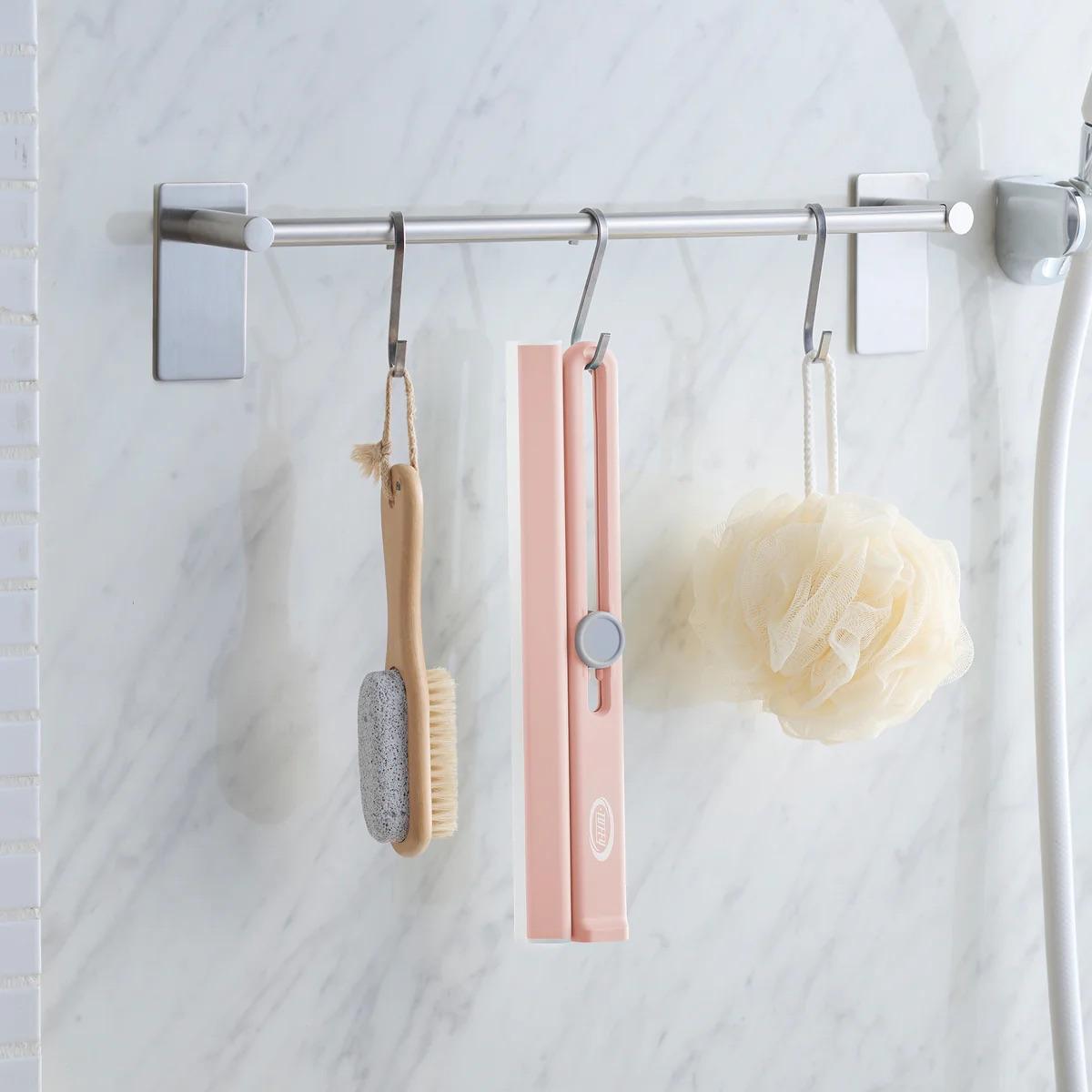 吊り下げて保管するスキージー