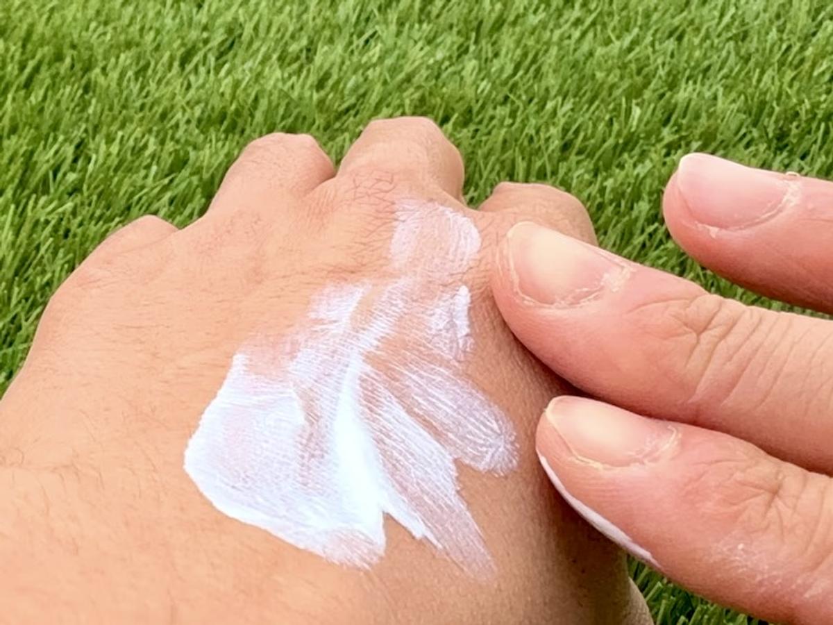 手に塗った様子