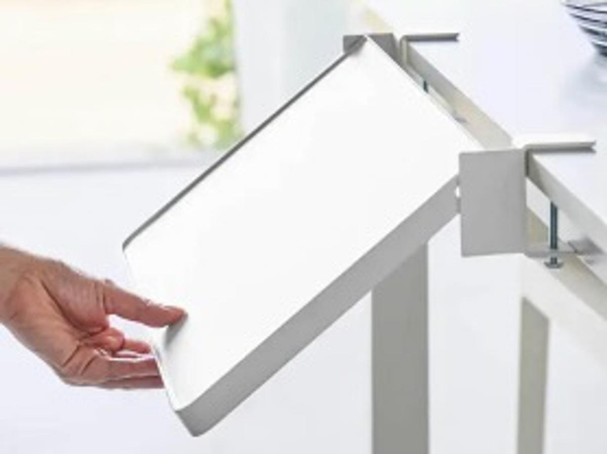 折りたたんでいる様子