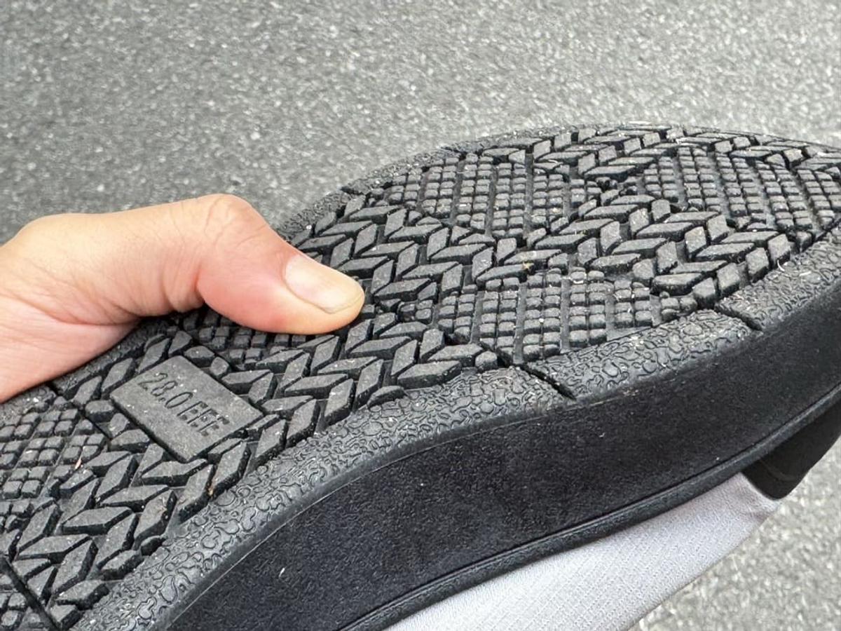 ワークマン「ディアライト防水シューズ」