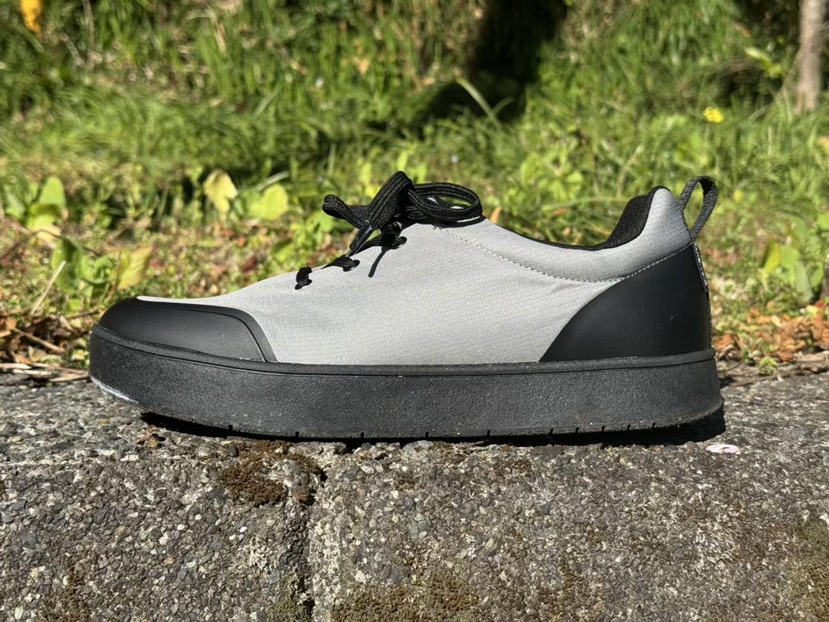 ワークマン「ディアライト防水シューズ」