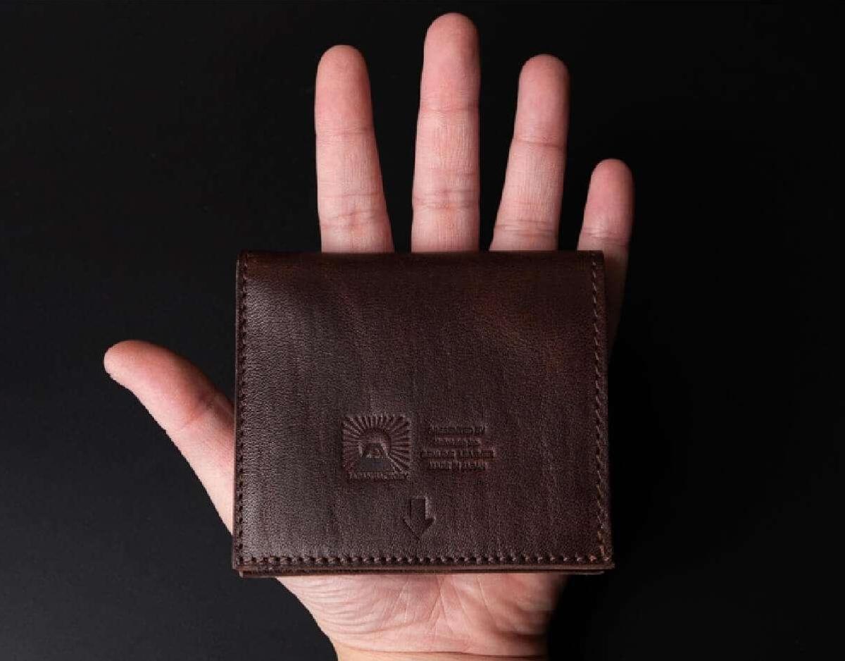 高級感たっぷりの本革財布を7千円台で。わずか厚さ0.8cm「2つ折り財布