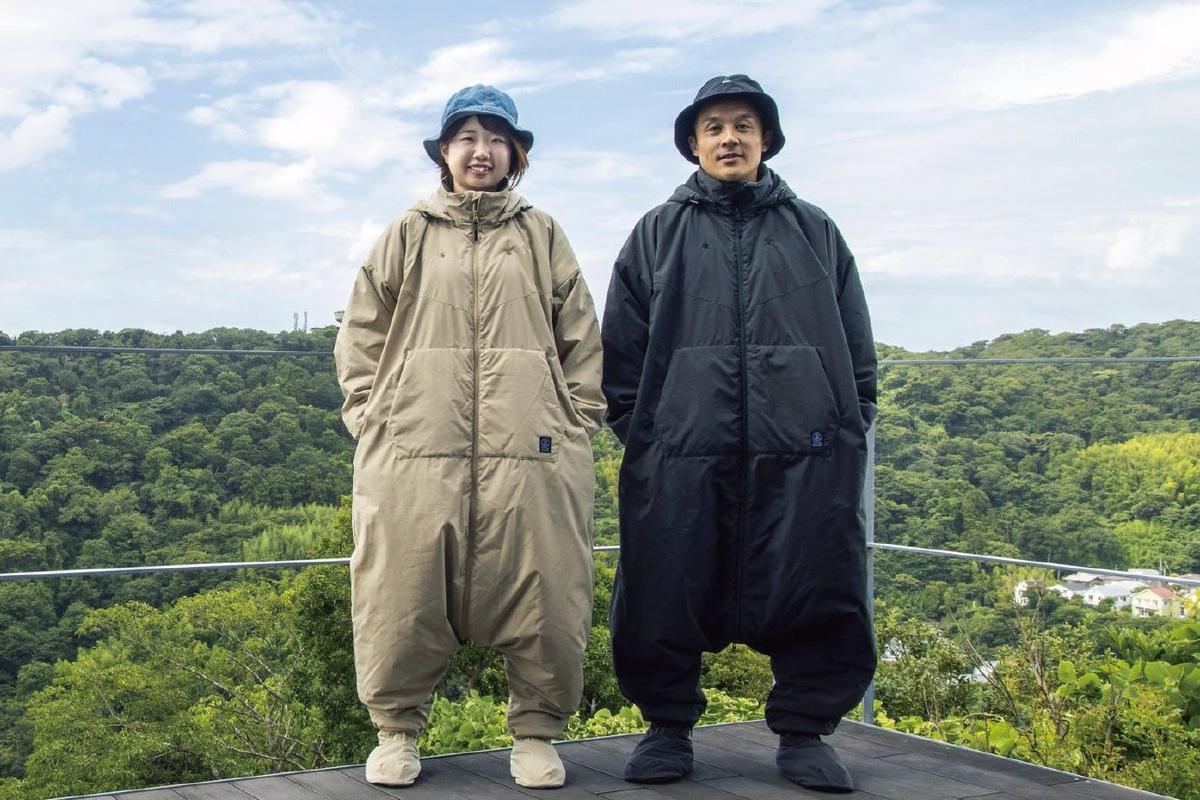 毛布だと重い、でもまだ寒い。そんな今に着る寝袋「モモンガ」が