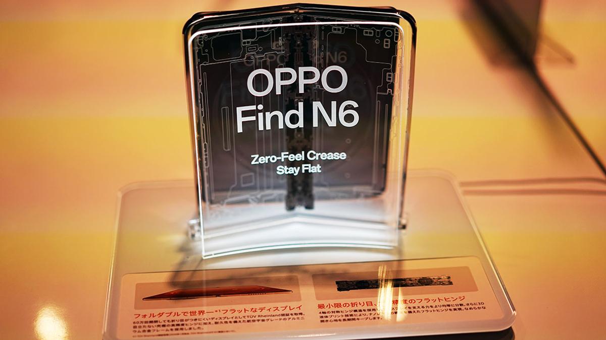 OPPO Find N6のヒンジ部分の展示