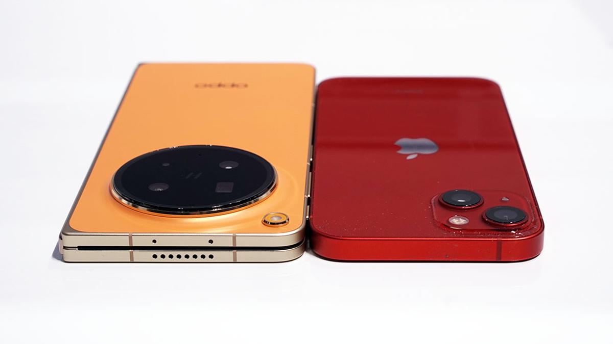 OPPO Find N6とiPhone 13の厚さ比較