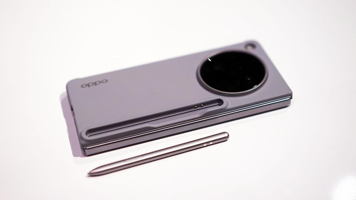 OPPO Find N6にPen Kitを装着したところ