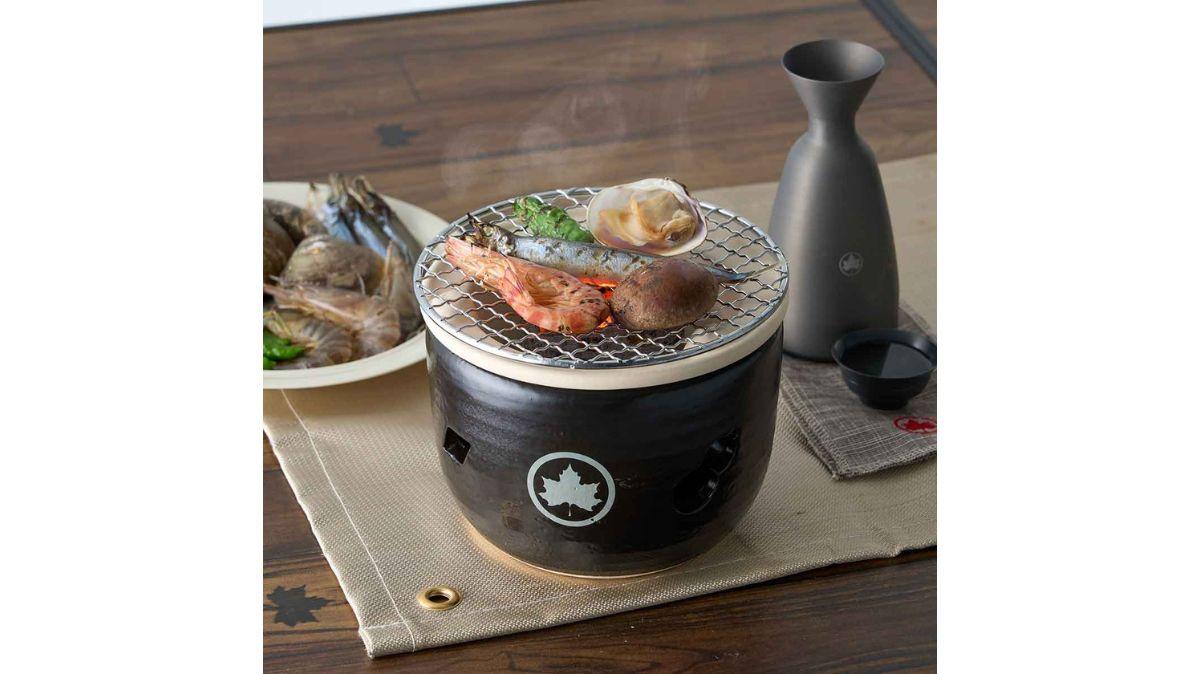 炭火焼きの香ばしさと和の風情、卓上で味わえる。ロゴスの「萬古焼水