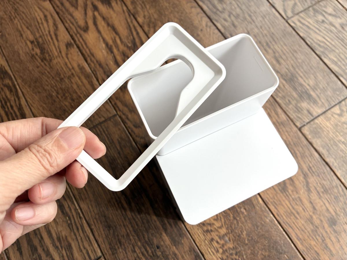 山崎実業「替えブラシ収納付き流せるトイレブラシスタンド　タワー　ホワイト」