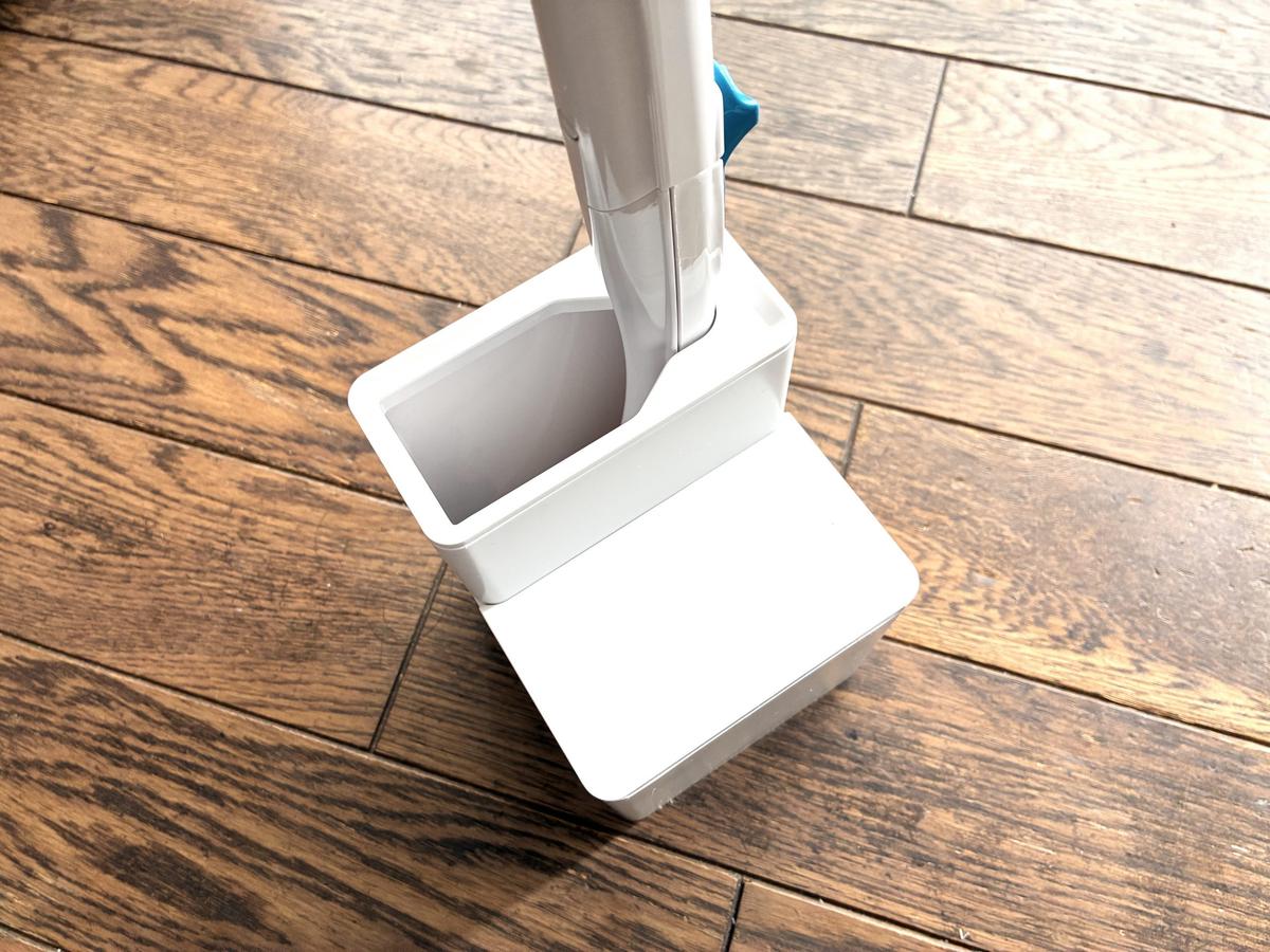 山崎実業「替えブラシ収納付き流せるトイレブラシスタンド　タワー　ホワイト」