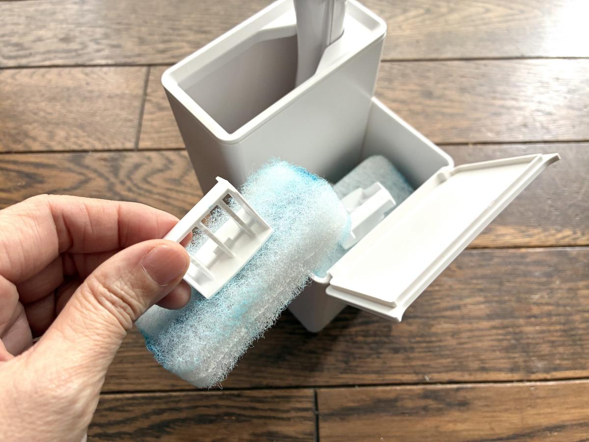 山崎実業「替えブラシ収納付き流せるトイレブラシスタンド　タワー　ホワイト」