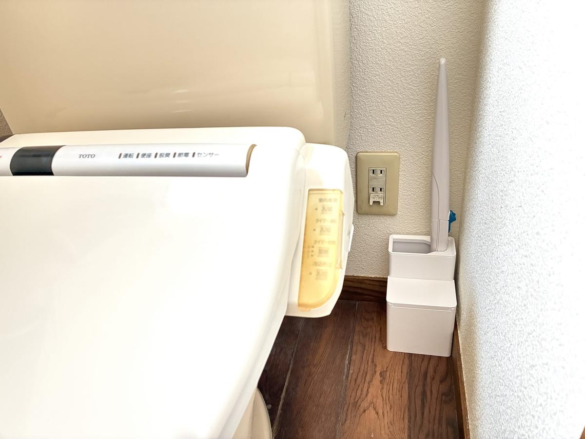 山崎実業「替えブラシ収納付き流せるトイレブラシスタンド　タワー　ホワイト」